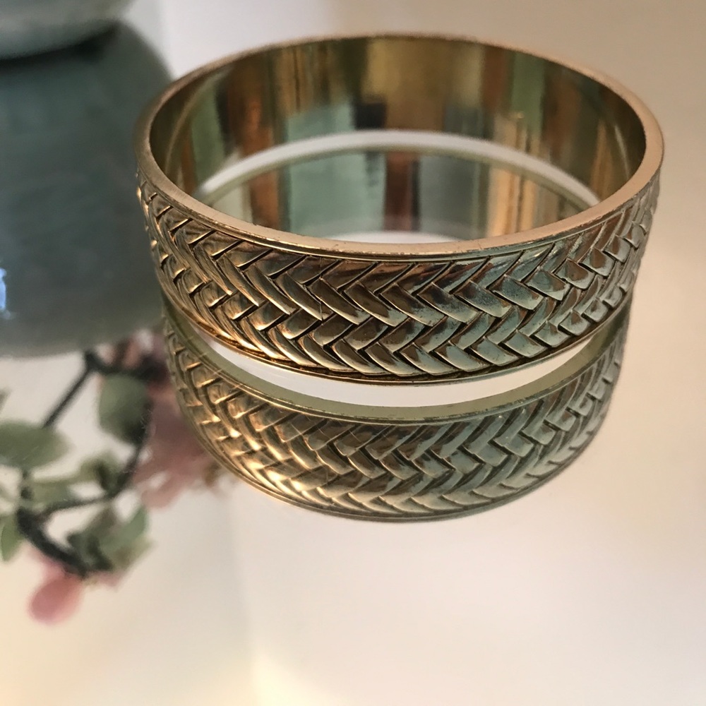 🆕Chaps Gold Tone Bangle Bracelet